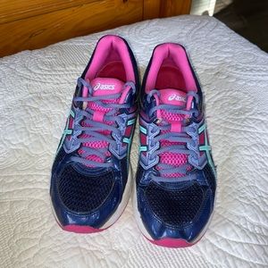 Women’s ASICS size 7